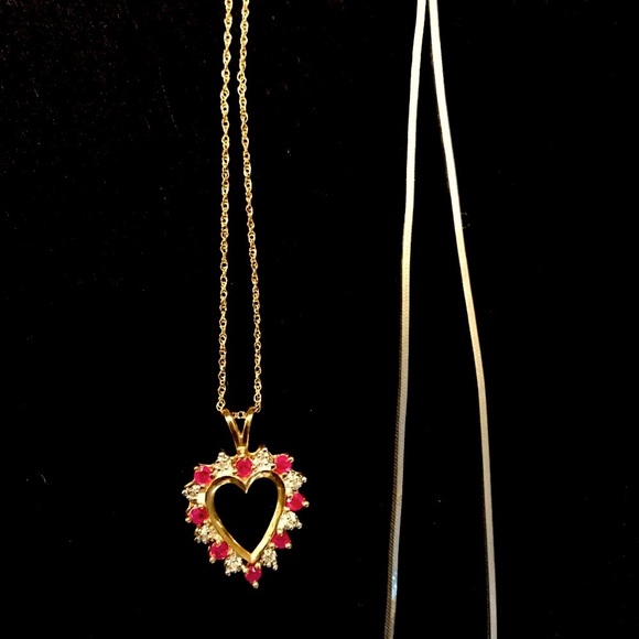Dainty 10k Gold Necklace and Heart Pendant - Picture 2 of 4